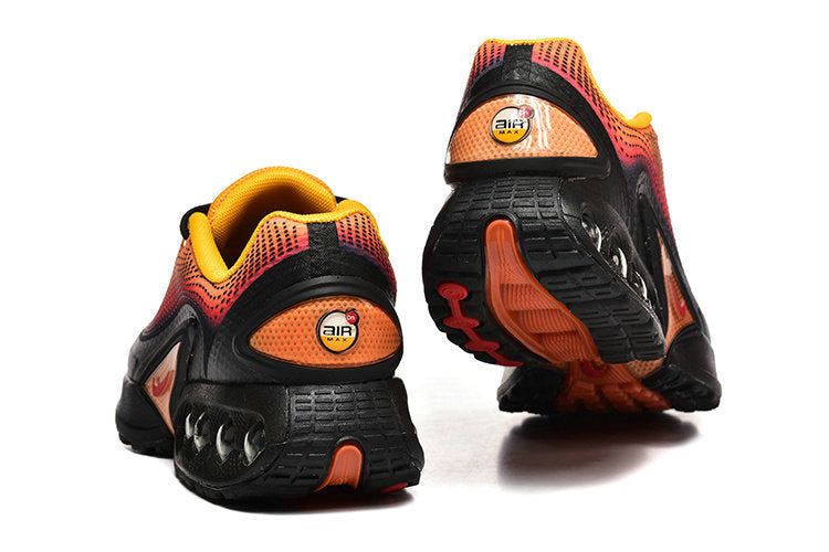 Les baskets Nike Air Max DN combinent un style contemporain et une performance avancée.

Leur design épuré et l'utilisation de matériaux innovants en font un choix incontournable