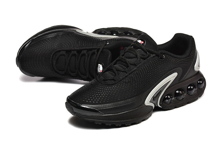 Les baskets Nike Air Max DN combinent un style contemporain et une performance avancée.

Leur design épuré et l'utilisation de matériaux innovants en font un choix incontournable