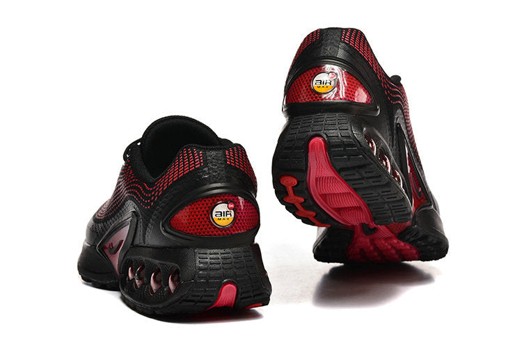 Les baskets Nike Air Max DN combinent un style contemporain et une performance avancée.

Leur design épuré et l'utilisation de matériaux innovants en font un choix incontournable
