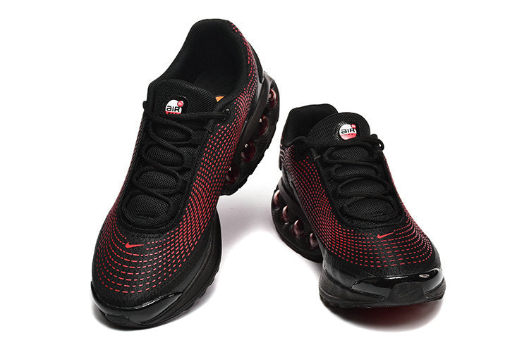 Les baskets Nike Air Max DN combinent un style contemporain et une performance avancée.

Leur design épuré et l'utilisation de matériaux innovants en font un choix incontournable