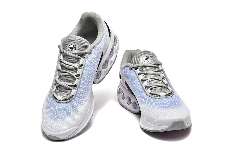 Les baskets Nike Air Max DN combinent un style contemporain et une performance avancée.

Leur design épuré et l'utilisation de matériaux innovants en font un choix incontournable