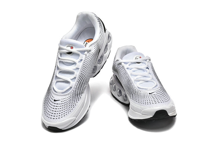 Les baskets Nike Air Max DN combinent un style contemporain et une performance avancée.

Leur design épuré et l'utilisation de matériaux innovants en font un choix incontournable