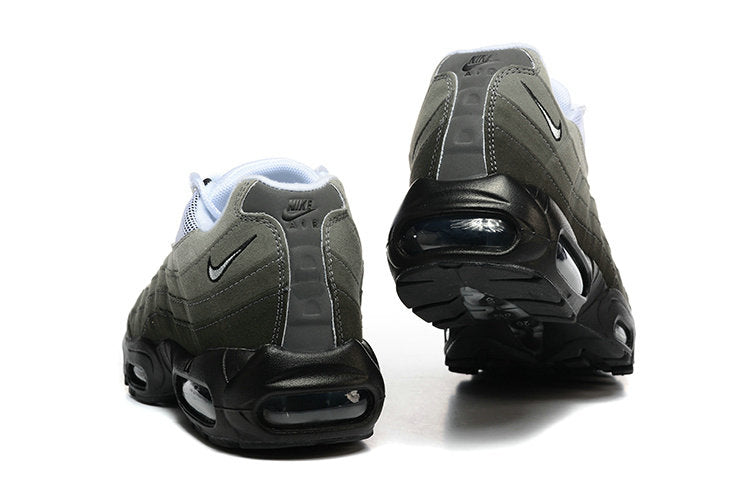 Les baskets Nike Air Max 95 sont synonymes de style emblématique et de confort absolu. Leur design distinctif. Pas cher. Le moins cher. 