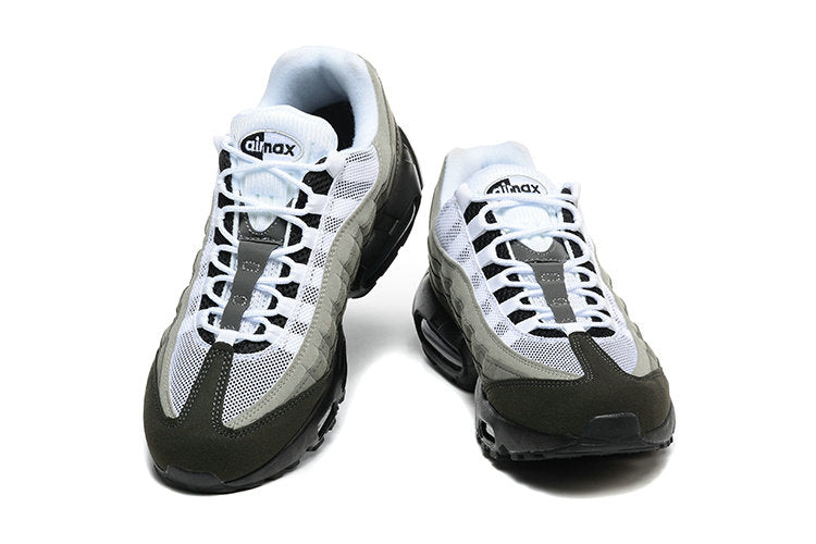 Les baskets Nike Air Max 95 sont synonymes de style emblématique et de confort absolu. Leur design distinctif. Pas cher. Le moins cher. 