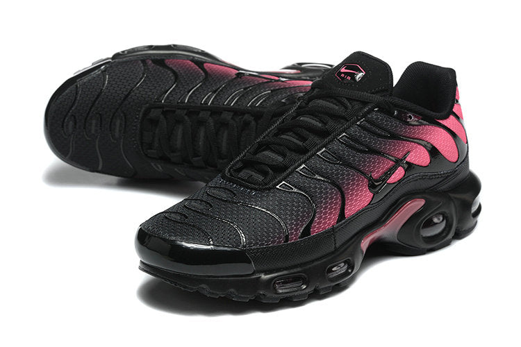 Les  Baskets Nike Air Max Tn incarnent un style emblématique et une performance supérieure.

 

Par ailleurs, leur design distinctif et leur utilisation de matériaux de haute qualité en font un choix incontournable.