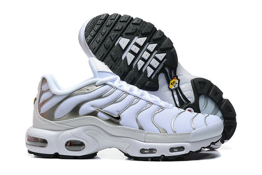 Les  Baskets Nike Air Max Tn incarnent un style emblématique et une performance supérieure.

 

Par ailleurs, leur design distinctif et leur utilisation de matériaux de haute qualité en font un choix incontournable.
