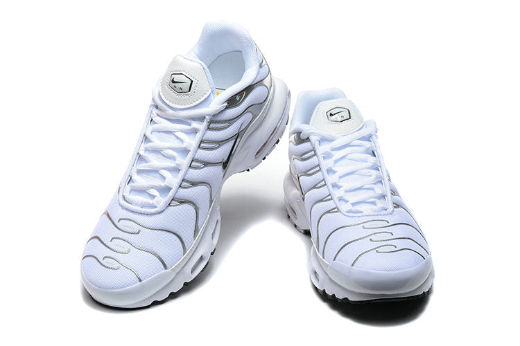 Les  Baskets Nike Air Max Tn incarnent un style emblématique et une performance supérieure.

 

Par ailleurs, leur design distinctif et leur utilisation de matériaux de haute qualité en font un choix incontournable.
