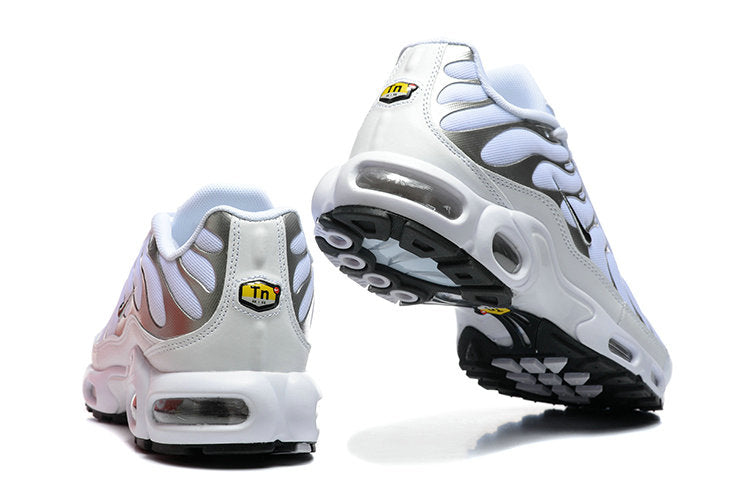 Les  Baskets Nike Air Max Tn incarnent un style emblématique et une performance supérieure.

 

Par ailleurs, leur design distinctif et leur utilisation de matériaux de haute qualité en font un choix incontournable.