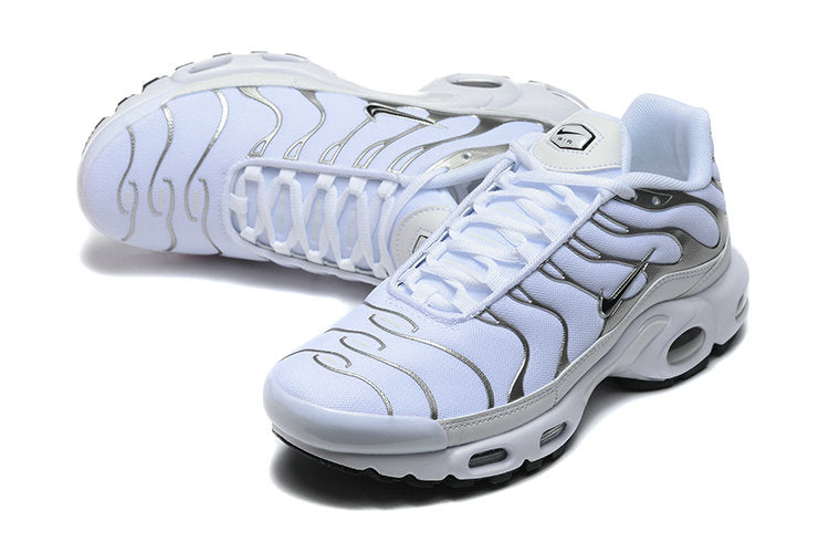 Les  Baskets Nike Air Max Tn incarnent un style emblématique et une performance supérieure.

 

Par ailleurs, leur design distinctif et leur utilisation de matériaux de haute qualité en font un choix incontournable.