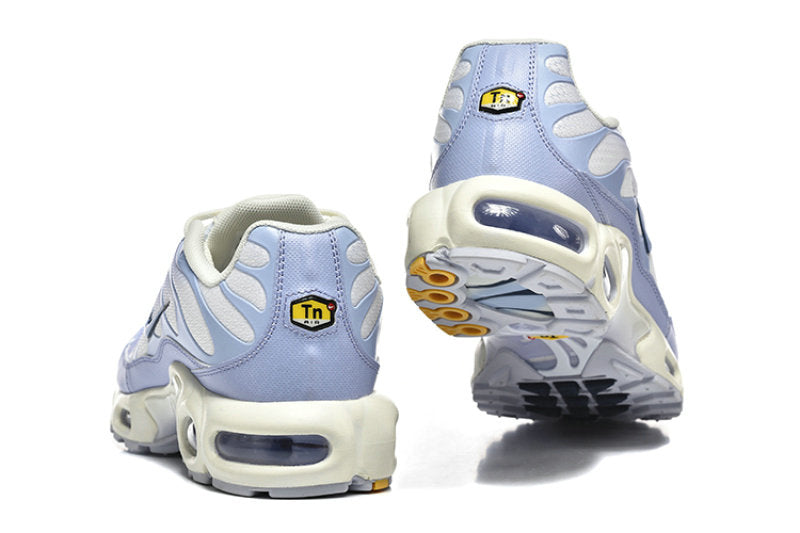 Les  Baskets Nike Air Max Tn incarnent un style emblématique et une performance supérieure.

 

Par ailleurs, leur design distinctif et leur utilisation de matériaux de haute qualité en font un choix incontournable.
