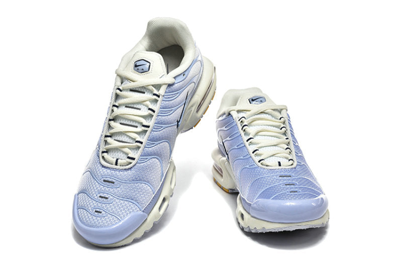 Les  Baskets Nike Air Max Tn incarnent un style emblématique et une performance supérieure.

 

Par ailleurs, leur design distinctif et leur utilisation de matériaux de haute qualité en font un choix incontournable.