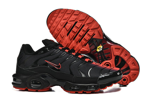 Les  Baskets Nike Air Max Tn incarnent un style emblématique et une performance supérieure.

 

Par ailleurs, leur design distinctif et leur utilisation de matériaux de haute qualité en font un choix incontournable.