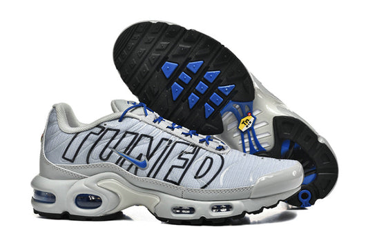 Les  Baskets Nike Air Max Tn incarnent un style emblématique et une performance supérieure.
 
Par ailleurs, leur design distinctif et leur utilisation de matériaux de haute qualité en font un choix incontournable.