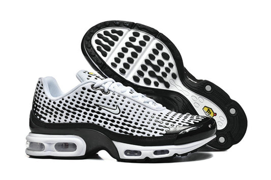 Les  Baskets Nike Air Max Tn incarnent un style emblématique et une performance supérieure.
 
Par ailleurs, leur design distinctif et leur utilisation de matériaux de haute qualité en font un choix incontournable.
