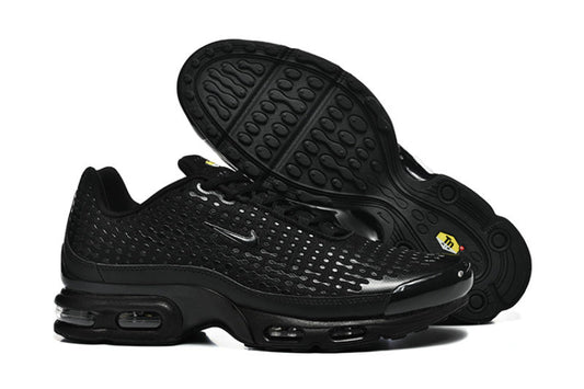 Les  Baskets Nike Air Max Tn incarnent un style emblématique et une performance supérieure.
 
Par ailleurs, leur design distinctif et leur utilisation de matériaux de haute qualité en font un choix incontournable.