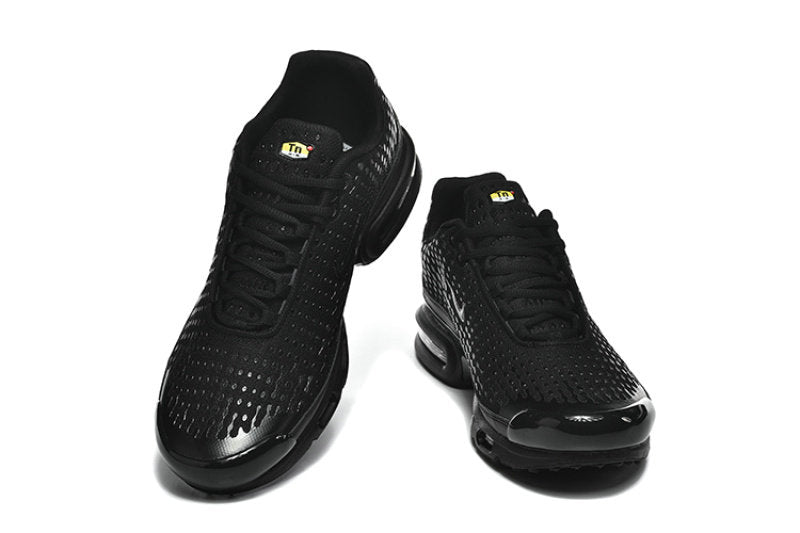 Les  Baskets Nike Air Max Tn incarnent un style emblématique et une performance supérieure.

 

Par ailleurs, leur design distinctif et leur utilisation de matériaux de haute qualité en font un choix incontournable.