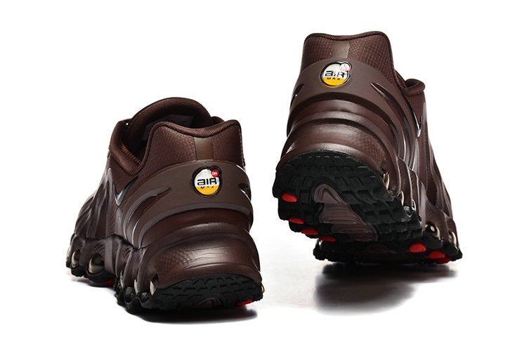 Les baskets Nike Air Max DN8 combinent innovation et design moderne pour offrir un style dynamique et une performance inégalée.pas cher . Le moins cher.
