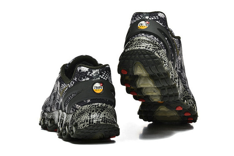 Les baskets Nike Air Max DN8 combinent innovation et design moderne pour offrir un style dynamique et une performance inégalée.pas cher . Le moins cher.