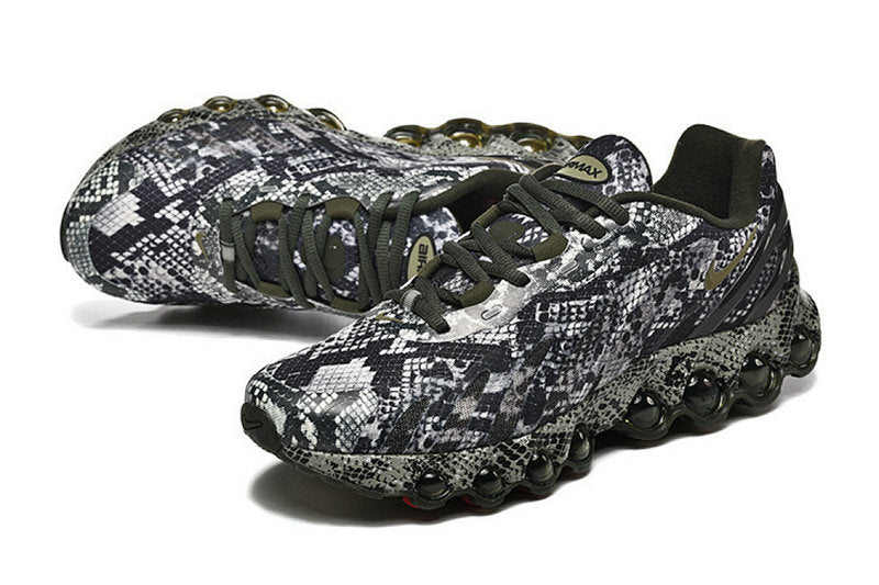 Les baskets Nike Air Max DN8 combinent innovation et design moderne pour offrir un style dynamique et une performance inégalée.pas cher . Le moins cher.