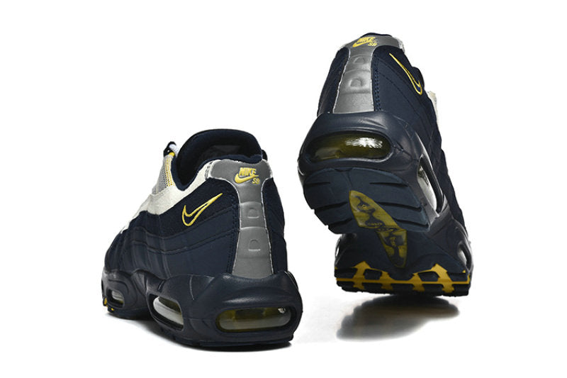 Les baskets Nike Air Max 95 sont synonymes de style emblématique et de confort absolu. Leur design distinctif. Pas cher. Le moins cher.