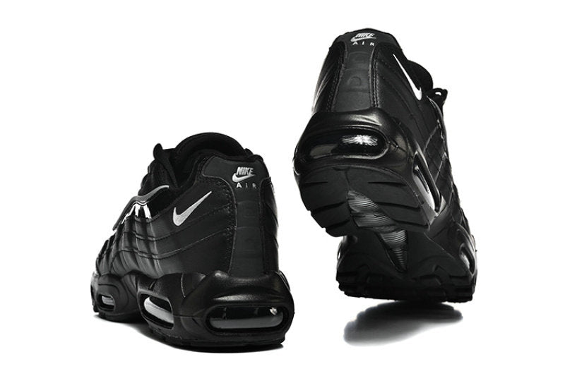Les baskets Nike Air Max 95 sont synonymes de style emblématique et de confort absolu. Leur design distinctif. Pas cher. Le moins cher.