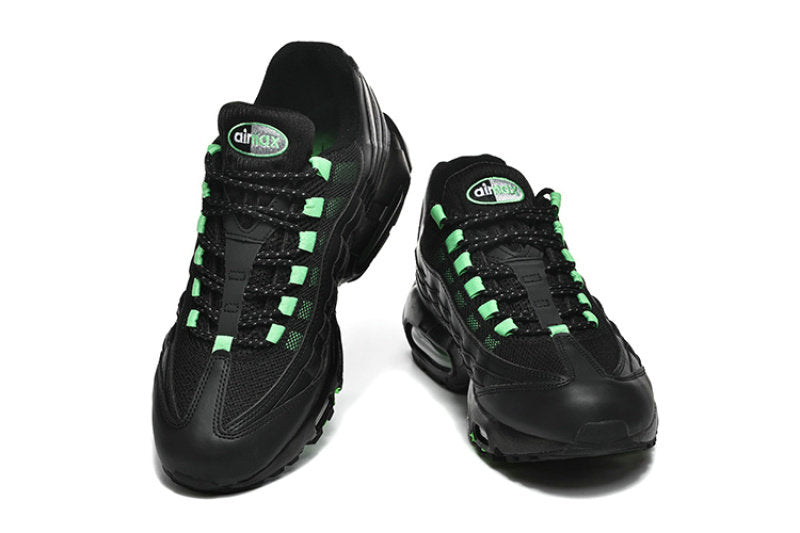 Les baskets Nike Air Max 95 sont synonymes de style emblématique et de confort absolu. Leur design distinctif. Pas cher. Le moins cher.