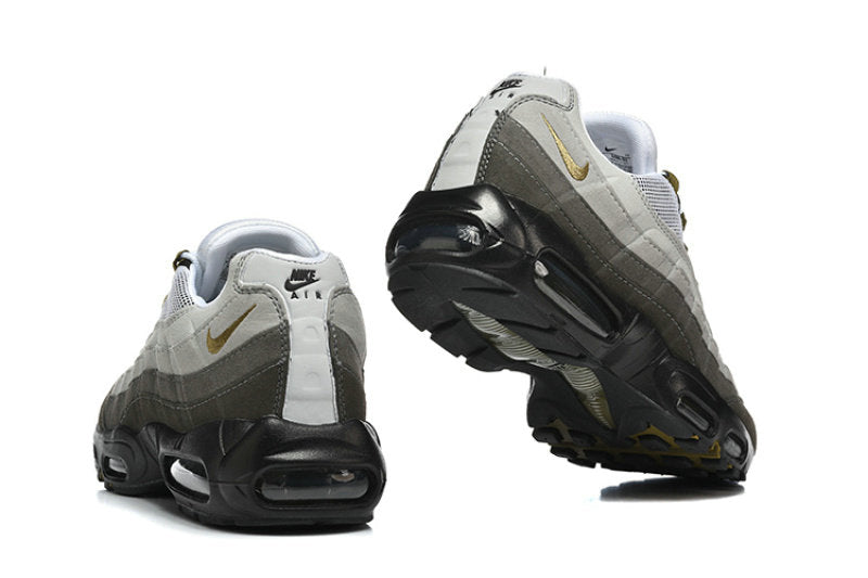 Les baskets Nike Air Max 95 sont synonymes de style emblématique et de confort absolu. Leur design distinctif. Pas cher. Le moins cher.