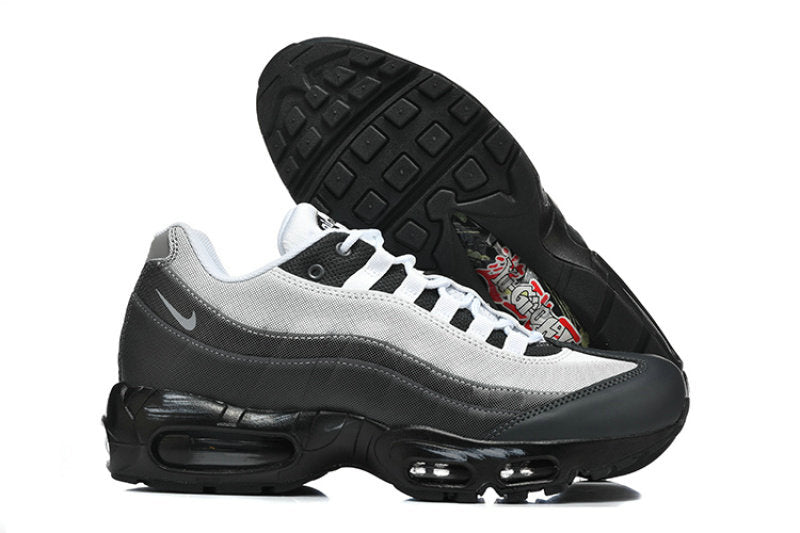 Les baskets Nike Air Max 95 sont synonymes de style emblématique et de confort absolu. Leur design distinctif. Pas cher. Le moins cher.
