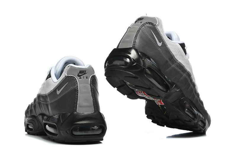 Les baskets Nike Air Max 95 sont synonymes de style emblématique et de confort absolu. Leur design distinctif. Pas cher. Le moins cher.