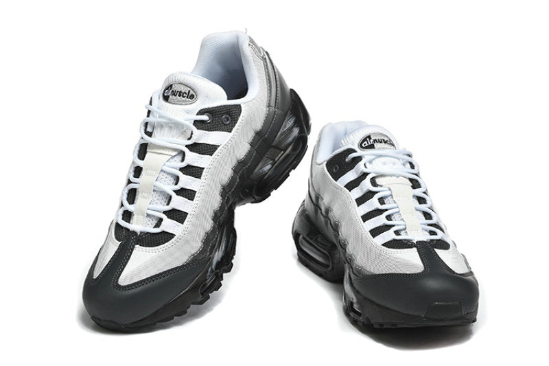 Les baskets Nike Air Max 95 sont synonymes de style emblématique et de confort absolu. Leur design distinctif. Pas cher. Le moins cher.