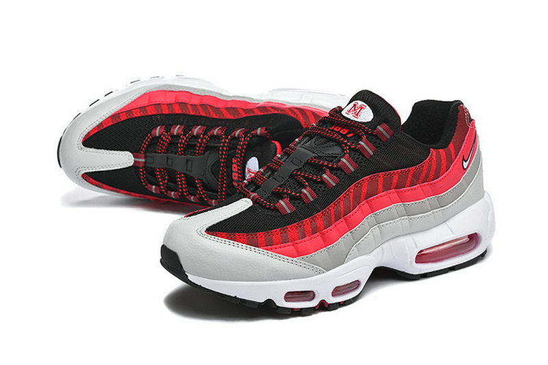 Les baskets Nike Air Max 95 sont synonymes de style emblématique et de confort absolu. Leur design distinctif. Pas cher. Le moins cher.