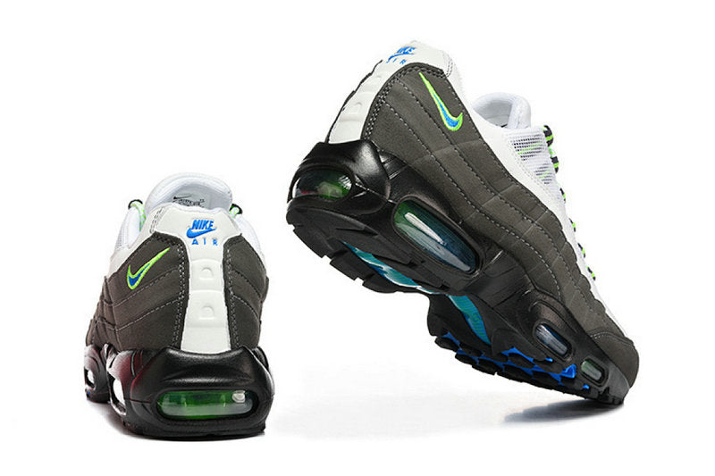 Les baskets Nike Air Max 95 sont synonymes de style emblématique et de confort absolu. Leur design distinctif. Pas cher. Le moins cher.