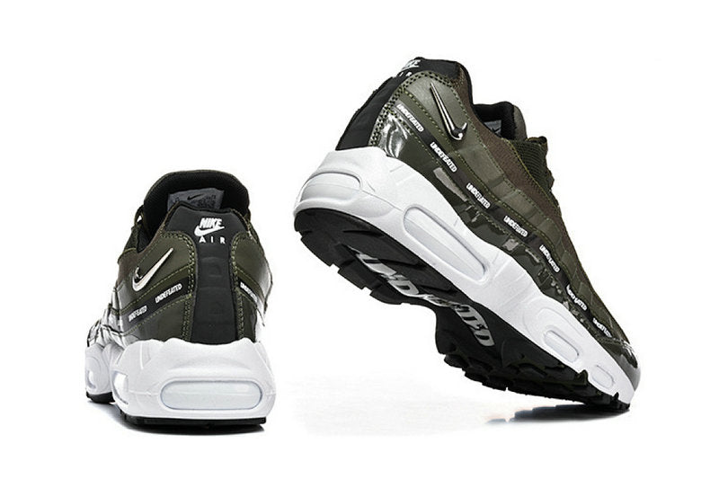 Les baskets Nike Air Max 95 sont synonymes de style emblématique et de confort absolu. Leur design distinctif. Pas cher. Le moins cher.