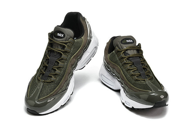 Les baskets Nike Air Max 95 sont synonymes de style emblématique et de confort absolu. Leur design distinctif. Pas cher. Le moins cher.