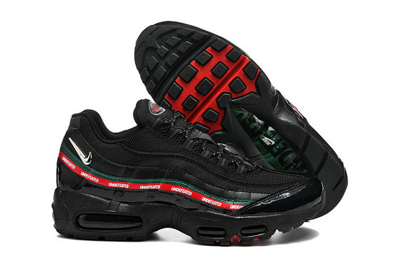 Les baskets Nike Air Max 95 sont synonymes de style emblématique et de confort absolu. Leur design distinctif. Pas cher. Le moins cher.