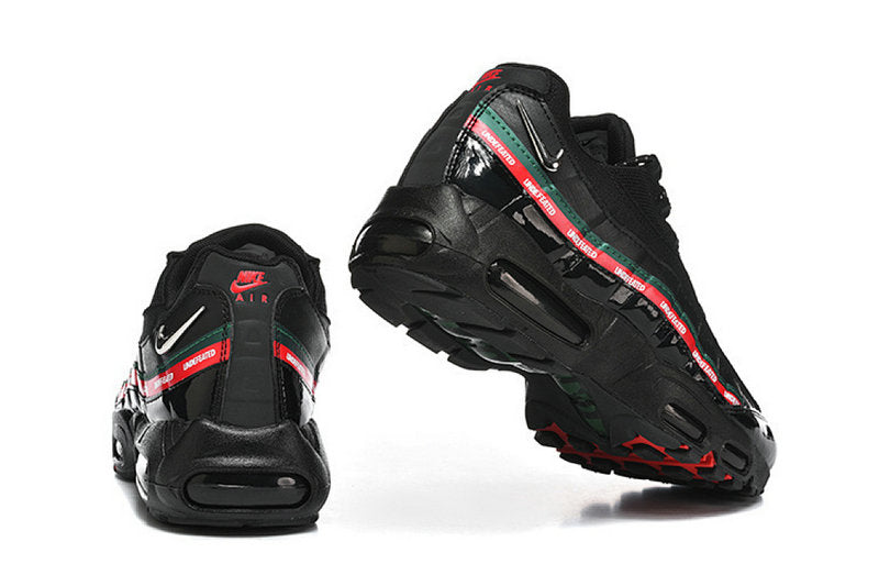 Les baskets Nike Air Max 95 sont synonymes de style emblématique et de confort absolu. Leur design distinctif. Pas cher. Le moins cher.