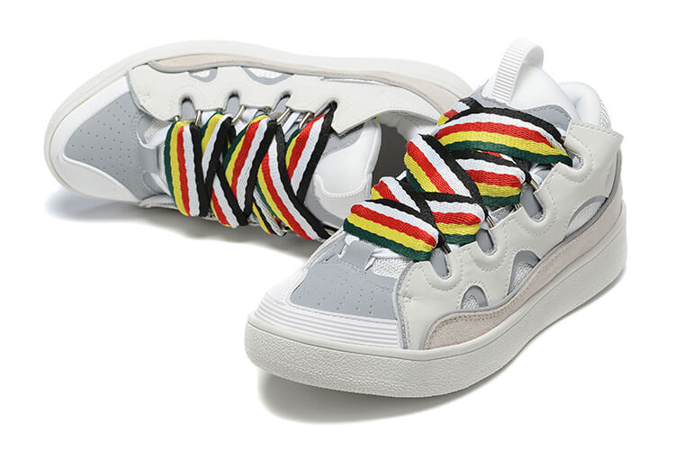  Les baskets sneakers Lanvin incarnent un style emblématique et un luxe français.

leur design élégant. Pas cher. Le moins cher.