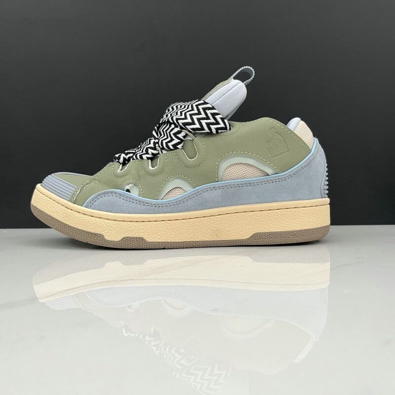  Les baskets sneakers Lanvin incarnent un style emblématique et un luxe français.

leur design élégant. Pas cher. Le moins cher.