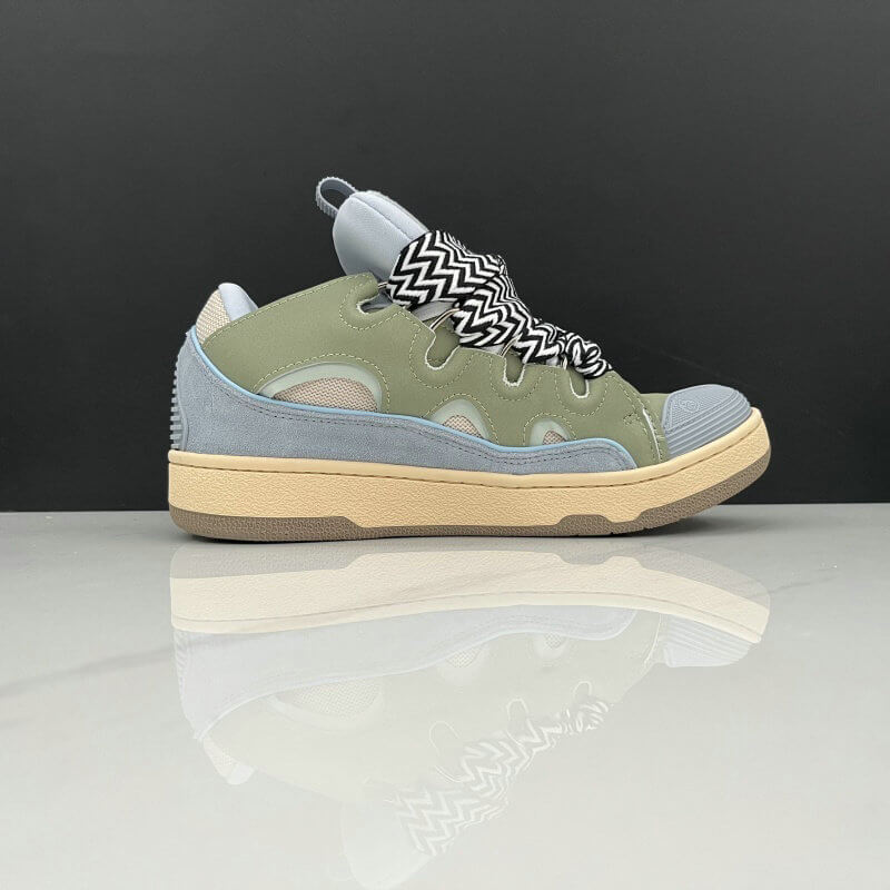  Les baskets sneakers Lanvin incarnent un style emblématique et un luxe français.

leur design élégant. Pas cher. Le moins cher.