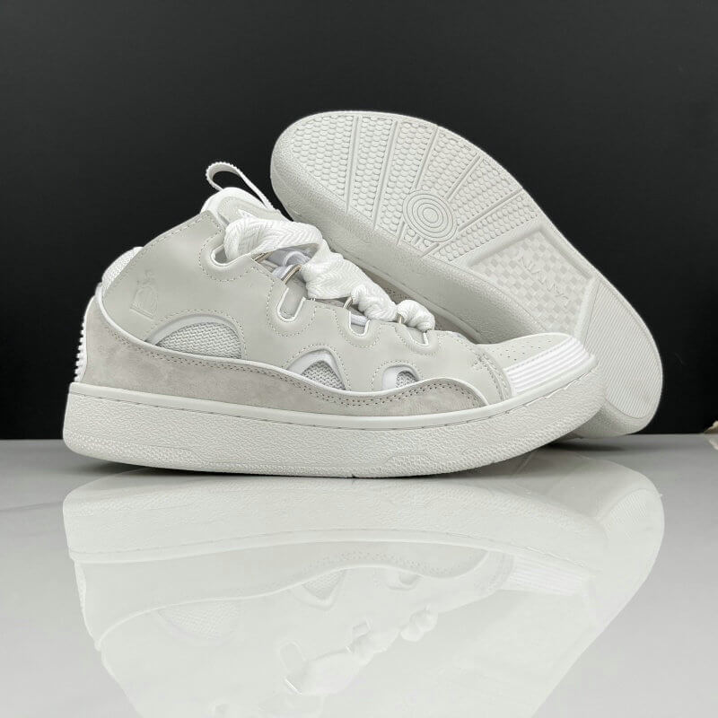  Les baskets sneakers Lanvin incarnent un style emblématique et un luxe français.

leur design élégant. Pas cher. Le moins cher.