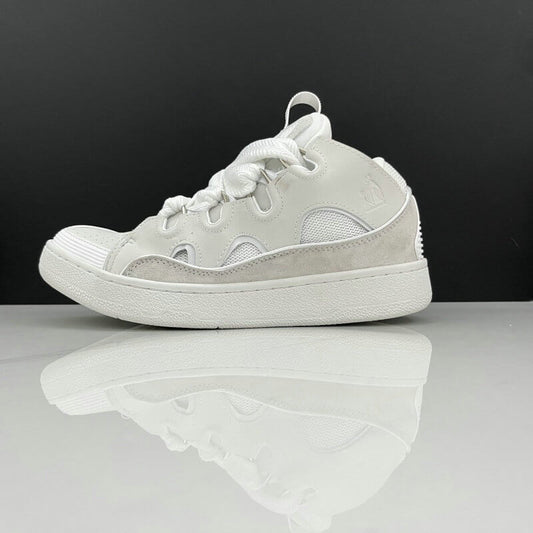  Les baskets sneakers Lanvin incarnent un style emblématique et un luxe français.

leur design élégant. Pas cher. Le moins cher.