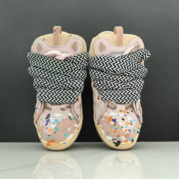  Les baskets sneakers Lanvin incarnent un style emblématique et un luxe français.

leur design élégant. Pas cher. Le moins cher.