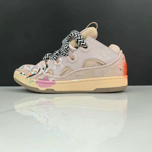  Les baskets sneakers Lanvin incarnent un style emblématique et un luxe français.

leur design élégant. Pas cher. Le moins cher.