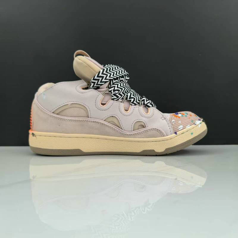  Les baskets sneakers Lanvin incarnent un style emblématique et un luxe français.

leur design élégant. Pas cher. Le moins cher.