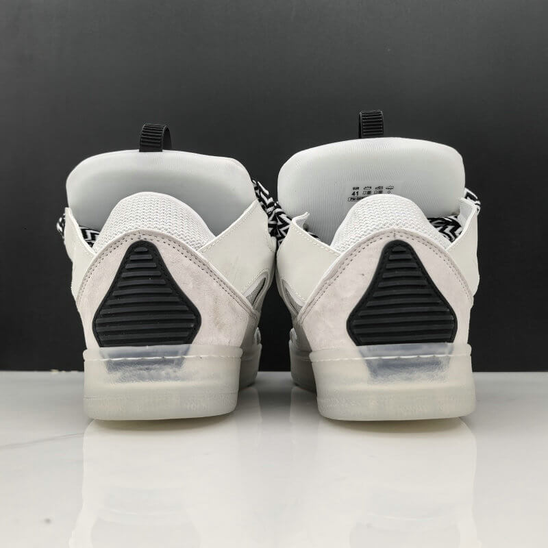  Les baskets sneakers Lanvin incarnent un style emblématique et un luxe français.

leur design élégant. Pas cher. Le moins cher.