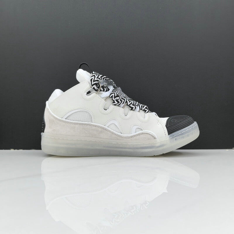  Les baskets sneakers Lanvin incarnent un style emblématique et un luxe français.

leur design élégant. Pas cher. Le moins cher.