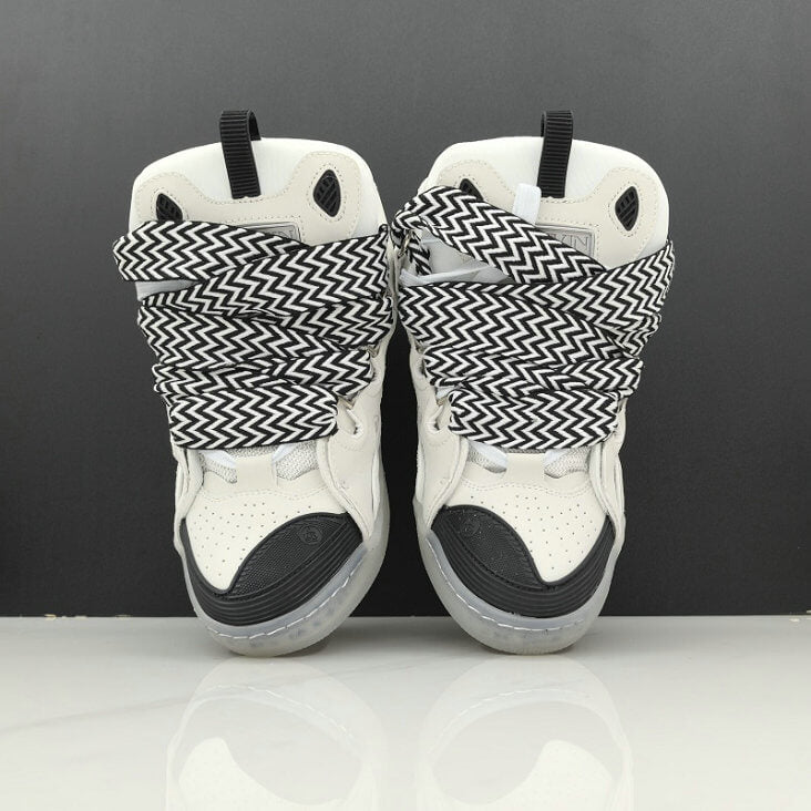  Les baskets sneakers Lanvin incarnent un style emblématique et un luxe français.

leur design élégant. Pas cher. Le moins cher.