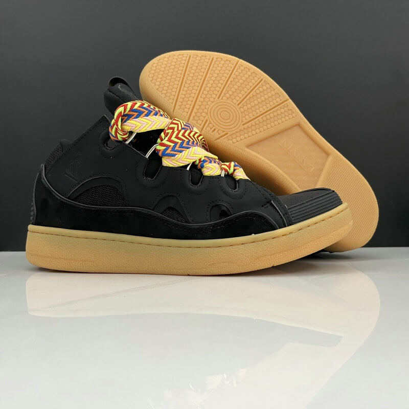  Les baskets sneakers Lanvin incarnent un style emblématique et un luxe français.

leur design élégant. Pas cher. Le moins cher.