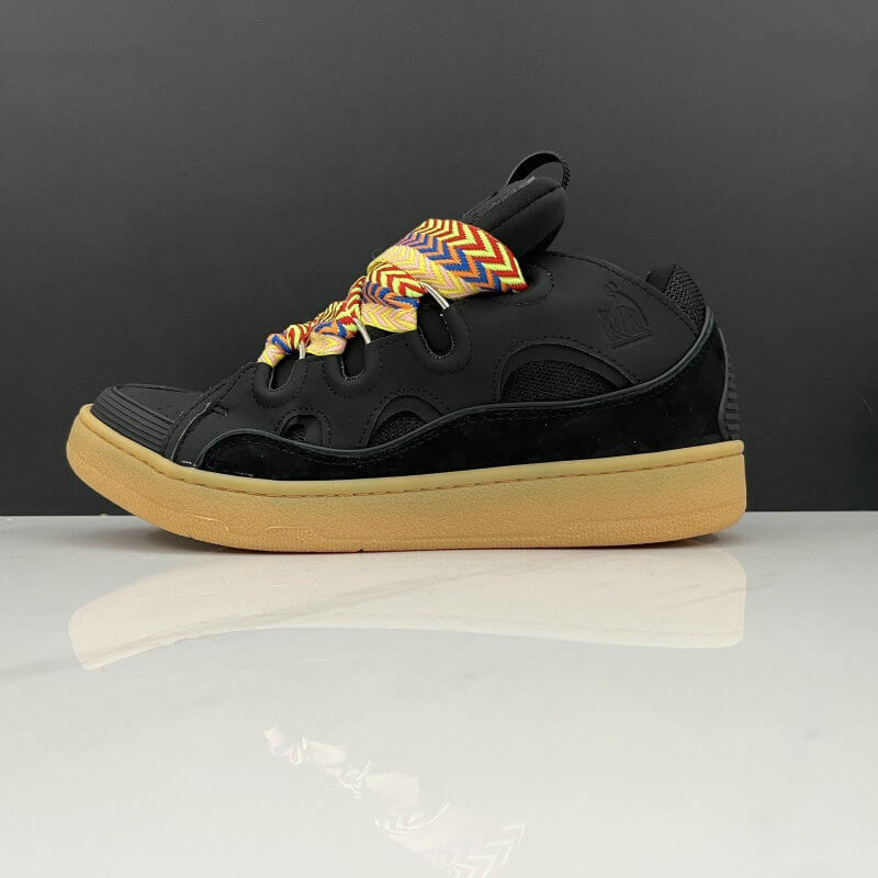  Les baskets sneakers Lanvin incarnent un style emblématique et un luxe français.

leur design élégant. Pas cher. Le moins cher.