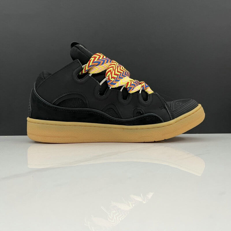  Les baskets sneakers Lanvin incarnent un style emblématique et un luxe français.

leur design élégant. Pas cher. Le moins cher.